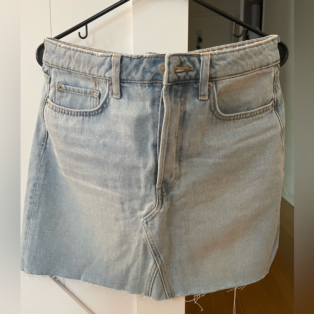 Denim mini skirt, very cute!